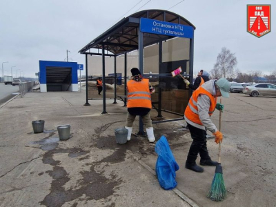 В Челнах еще одна остановка пострадала в ДТП: павильон пришлось менять