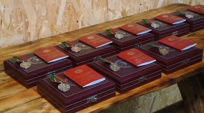 &laquo;Низкий поклон за ратный подвиг&raquo;: Минниханов показал видео вручения наград бойцам СВО