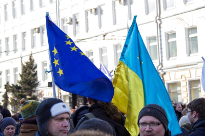 Bloomberg: ЕС хочет привлечь третьи страны, чтобы закрыть дефицит помощи Киеву