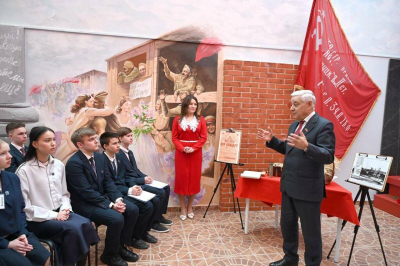 Фарид Мухаметшин встретился с казанскими школьниками на парламентском уроке