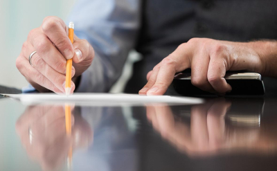 WSJ объяснила связь между влиятельностью и отсутствием грамотности