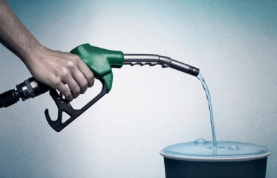 Цены на бензин в России начали снижаться после двух недель роста