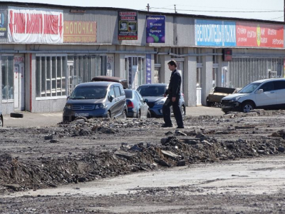 В Челнах на рынке &laquo;Гараж 500&raquo; приставы опечатали павильоны