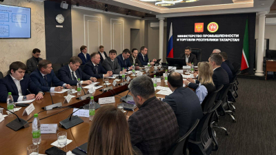 Коробченко призвал активнее выводить продукцию Татарстана на внешние рынки