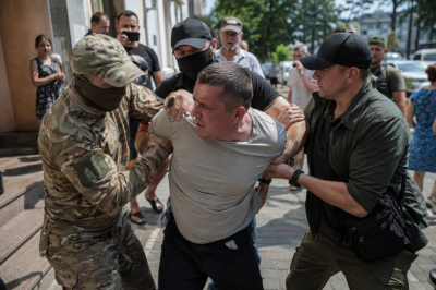 Стало известно, сколько стоит уклонение от мобилизации на Украине
