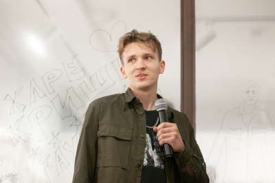 Художник-хитмейкер и Казань глазами курьера: в галерее «БИЗОN» аншлагом открылись сразу две выставки