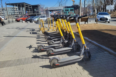 В Челябинске официально разрешили отправлять брошенные электросамокаты на штрафстоянку