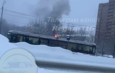 Казанцы сняли на видео искрящийся трамвай 01/03/2026 – Новости