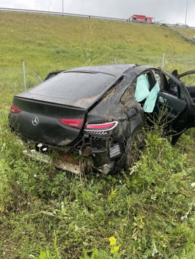 Mercedes вылетел с платной трассы в Татарстане, водитель погиб