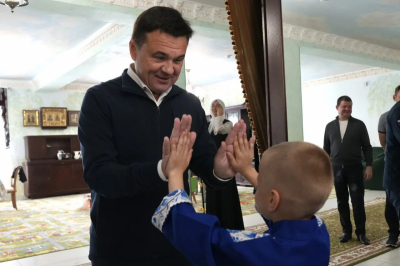 Губернатор Подмосковья Андрей Воробьев поздравил насельниц Покровского монастыря и воспитанников приюта с Днем Казанской иконы Божией Матери