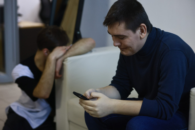 Россияне нанимают в интернете людей для «нытинга» и стояния в очередях
