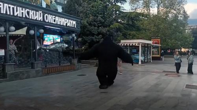 На Майские гостей в Ялте развлекал неуравновешенный Кинг-Конг