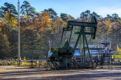 Нефть Brent консолидируется: спрос в США снижается, запасы падают