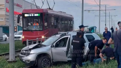 Труп на трамвайных путях: внедорожник вылетел с дороги в Казани, есть погибшие 29/07/2026 – Новости