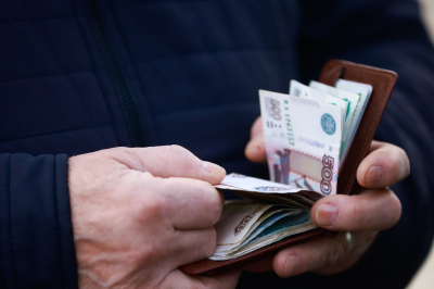 Мошенники убеждают россиян, что на купюрах найдены следы наркотиков