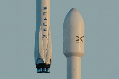 Илон Маск стал первым триллионером после IPO SpaceX