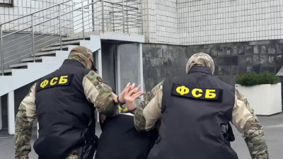 Смертельный парфюм: ФСБ накрыла диверсантов, отправлявших военным посылки с бомбами под видом духов 06/07/2026 – Новости